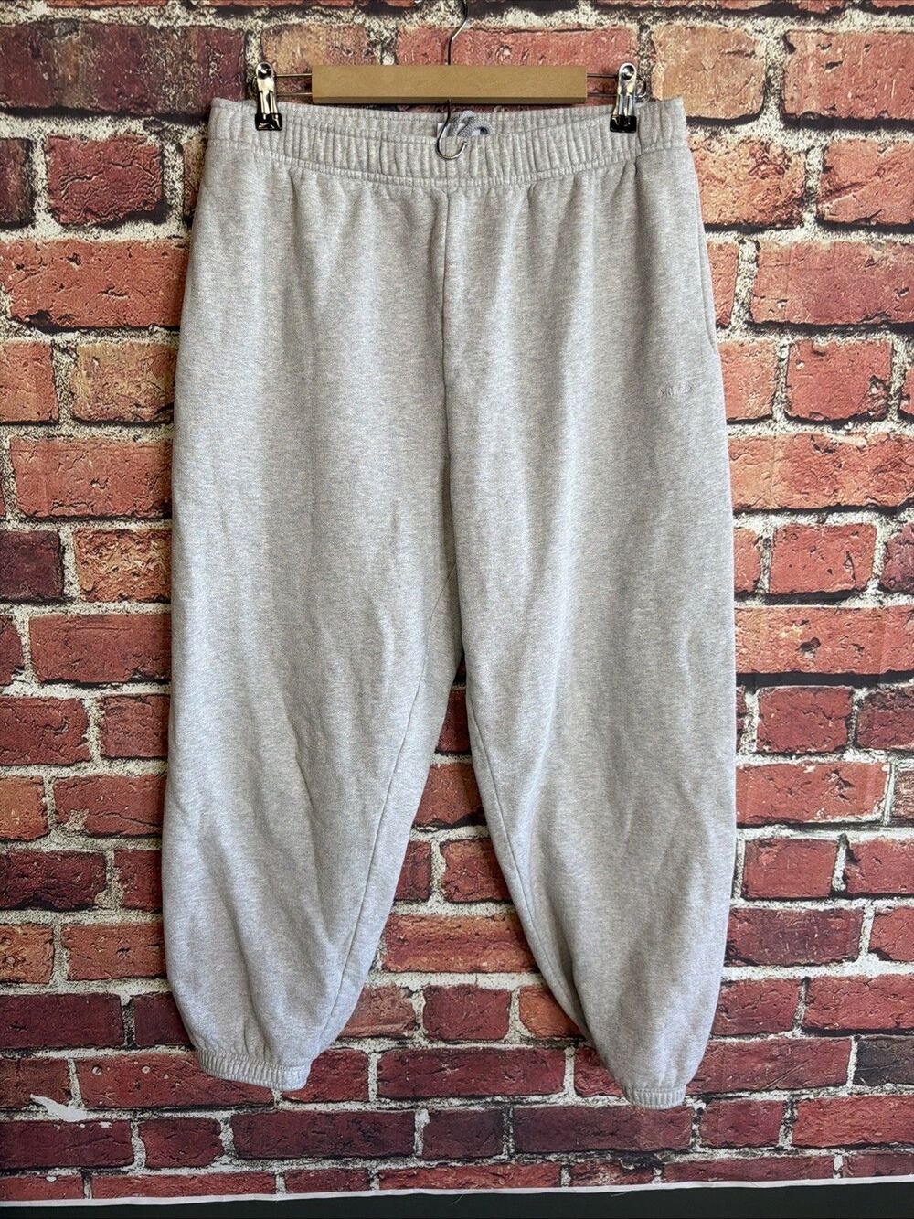 Aritzia Sweatpants Women’s Cozy Sweatfleece Mega Fit Joggers Size XL Gray White